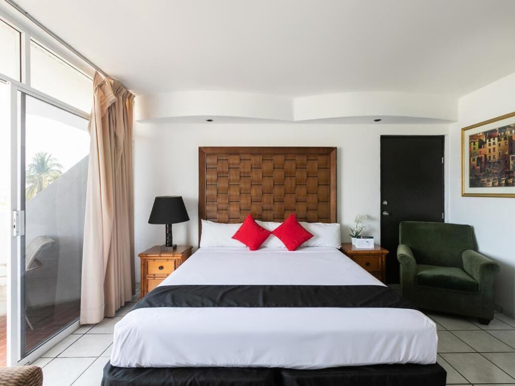 Zona Dorada Suites Mazatlan Dış mekan fotoğraf