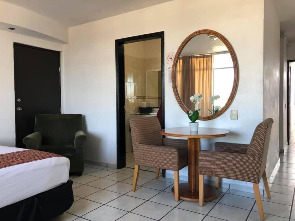 Zona Dorada Suites Mazatlan Dış mekan fotoğraf